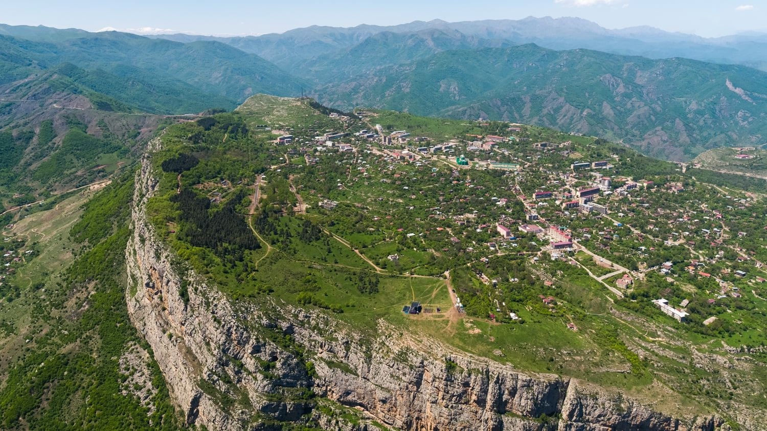Şuşa Azərbaycanın tarix və memarlıq abidəsidir