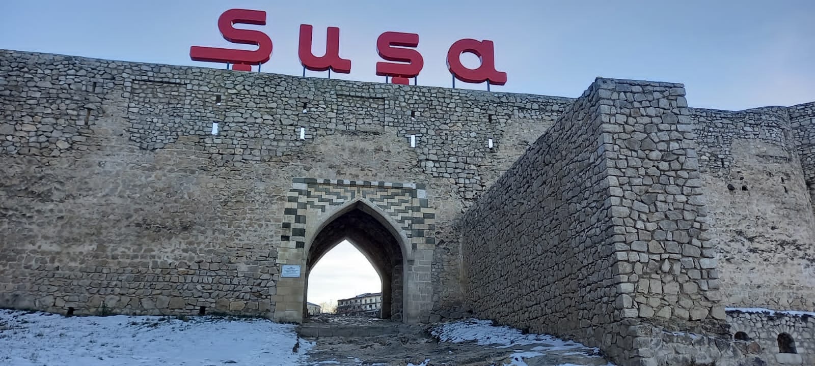 Şuşa bir-birinə əks olan minlərlə duyğuları eyni anda yaşadığın ziyarətgahdır...